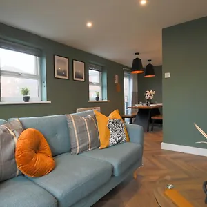 Stayright Stylish Bay 2 Bed Apartment- Private Parking & 10 Mins To Bay & Apartment